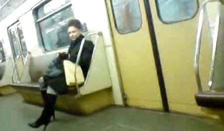 ママ小柄なメイドタイコックの寝室と若い家の男を撫でる エッチ 動画 女性 の ため の